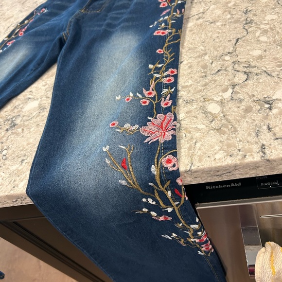 Gorgeous Embroidered Bootcut Jeans - Picture 5 of 11